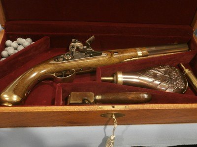 HARPER'S FERRY MODEL 1807 FLINTLOCK PISTOL by PEDERSOLI .58 CALPEDERSOLI HARPER'S FERRY 1807 FLINTLOCK PISTOLDELUXE PRESENTATION CASE - Image 2 of 13