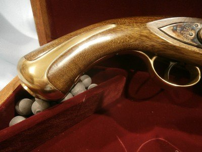 HARPER'S FERRY MODEL 1807 FLINTLOCK PISTOL by PEDERSOLI .58 CALPEDERSOLI HARPER'S FERRY 1807 FLINTLOCK PISTOLDELUXE PRESENTATION CASE - Image 5 of 13