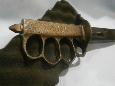 US MODEL 1918 MARK I TRENCH KNIFE AU LION 1918 MARK I KNUCKLE KNIFE
US 1918 MARK I TRENCH KNIFE AU LION
U.S. 1918 MKI TRENCH KNIFE AU LION