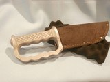 US MILITARY KNUCKLE GUARD FIGHTING KNIFE WWII FIGHTING KNIFE
MASSIVE!
US WWII KNUCKLE GUARD FIGHTING KNIFE WITH ORIGINAL SCABBARD!!
EXCELLENT! - 5 of 11