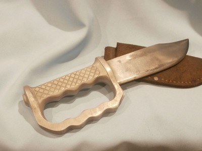 US MILITARY KNUCKLE GUARD FIGHTING KNIFE WWII FIGHTING KNIFEMASSIVE!US WWII KNUCKLE GUARD FIGHTING KNIFE WITH ORIGINAL SCABBARD!!EXCELLENT!