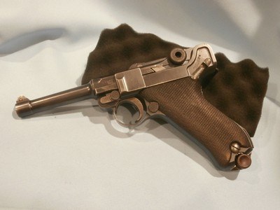 DWM LUGER 1915 9mm 4"barrelALL MATCHING, INCLUDING GRIPS AND MAGAZINE!DWM IMPERIAL GERMAN LUGER IN EXCELLENT, ORIGINAL, CONDITION!