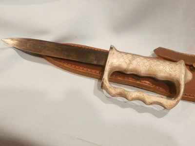 WWII NEW ZEALAND KNUCKLE KNIFEWWII KNUCKLE KNIFE NEW ZEALAND KNUCKLE KNIFEWWII US PACIFIC THEATER FIGHTING KNIFEWWII US KNUCKLE FIGHTING KNIFE