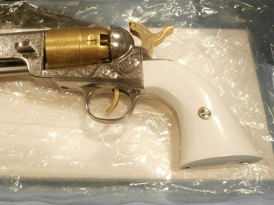 TAYLOR'S & CO.PIETTA 1851 NAVY.44 CAL PERCUSSION REVOLVER7 1/2