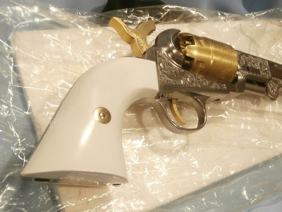 TAYLOR'S & CO.PIETTA 1851 NAVY.44 CAL PERCUSSION REVOLVER7 1/2
