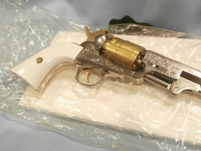 TAYLOR'S & CO.PIETTA 1851 NAVY.44 CAL PERCUSSION REVOLVER7 1/2