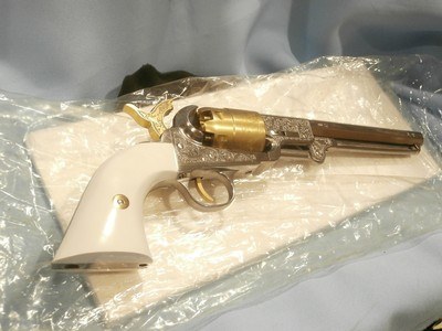 TAYLOR'S & CO.PIETTA 1851 NAVY.44 CAL PERCUSSION REVOLVER7 1/2