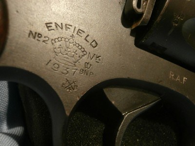 ENFIELD No.2 MKI ORIGINAL 1937 ENFIELD No.2 MK I .38 S&W ORIGINAL ENFIELD REVOLVER No.2 MK I .38 S&W No.2 MK I ENFIELD 1937 .38 S&W ORIGINAL No.2 MK I - Image 3 of 14