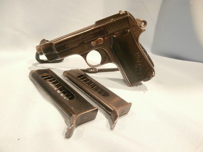 BERETTA MODEL 1934 .380 DATED 1942 WWII BERETTA M1934 .380 1942WWII BERETTA SEMI-AUTOMATIC PISTOLSTWO MAGAZINES!EXCELLENT CONDITION!! - Image 1 of 9