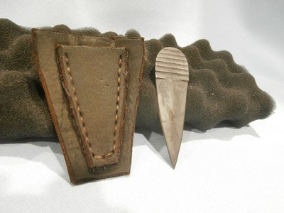 WWII OSS SAS SOE AGENT'S THUMB LAPEL DAGGER WITH SHEATHWWII DAGGERWWII SECRET AGENT DAGGERWWII OSS DAGGERSOEDAGGERSAS DAGGER - Image 2 of 8