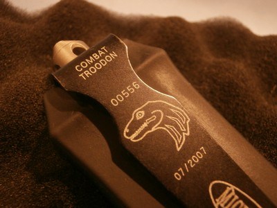 MICROTECH AUTOMATIC COMBAT TRODEN OTF AUTOMATIC FIGHTING KNIFE ..............CLONE!!! - Image 5 of 9