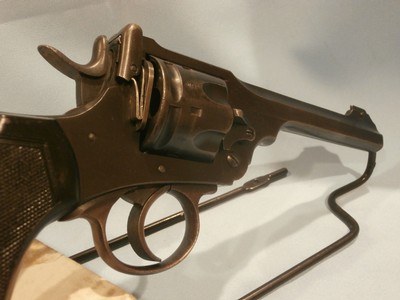 WEBLEY MK VI 1916 .455 CAL ALL-MATCHING SERIAL NUMBERS! EXCELLENT BORE & CHAMBERS! EXCELLENT OVERALL CONDITION!! Seller's Inventory # - Image 9 of 12