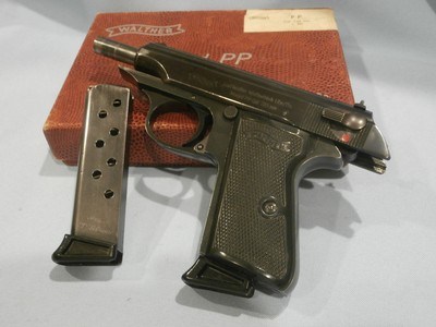 WALTHER PP 7.65mm .32acp ALL-MATCHING, TWO WALTHER MAGAZINES, INDICATOR TOOL PIN.WALTHER PP EXC+ CONDITION!! IN ORIGINAL BOX!! - Image 4 of 12