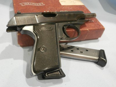 WALTHER PP 7.65mm .32acp ALL-MATCHING, TWO WALTHER MAGAZINES, INDICATOR TOOL PIN.WALTHER PP EXC+ CONDITION!! IN ORIGINAL BOX!! - Image 5 of 12
