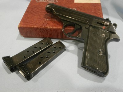 WALTHER PP 7.65mm .32acp ALL-MATCHING, TWO WALTHER MAGAZINES, INDICATOR TOOL PIN.WALTHER PP EXC+ CONDITION!! IN ORIGINAL BOX!! - Image 3 of 12