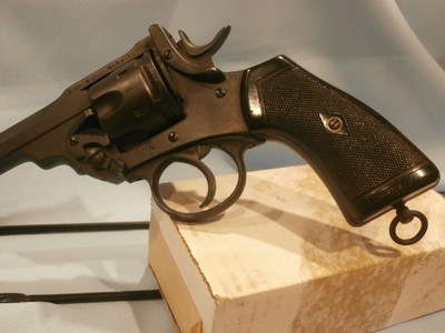WEBLEY MK VI 1918 .455 CAL ALL-MATCHING SERIAL NUMBERS! EXCELLENT BORE & CHAMBERS! EXCELLENT OVERALL CONDITION 1918!!! - Image 2 of 11