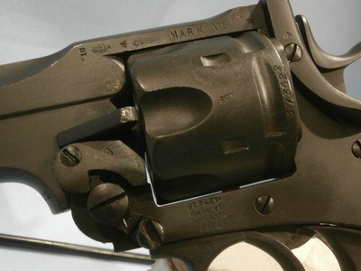 WEBLEY MK VI 1918 .455 CAL ALL-MATCHING SERIAL NUMBERS! EXCELLENT BORE & CHAMBERS! EXCELLENT OVERALL CONDITION 1918!!! - Image 4 of 11