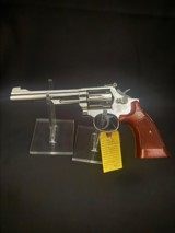 Smith and Wesson, 19-4, .357 mag, stainless.
Very good condition.