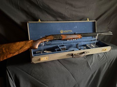 Beretta, 686 Onyx Pro, 20 gauge, 28" barrel, Excellent condition with 2 minor chips on forend, Beautiful wood and nearly 100% metal work