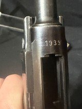 1939 S-1942Luger Pistol, Serial no.195.All numbers match except for the Magazine.Great condition.Grips show no cracks. - 25 of 25