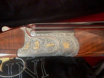 Caesar Guerini Invicutus III, Like new, 32 inch nice wood factory case and accessories.