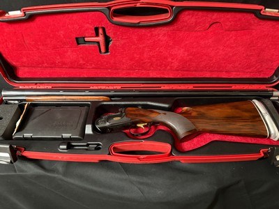 Caesar Guerini Invictus1 32 inch with Briley extended choke tubes.Very good conditon Factory red case. - Image 2 of 19