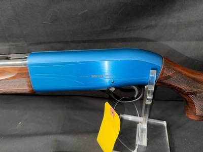 Beretta A-400, 20 gauge,30 inch barrel,Briley add ons.Factory case.Very nice condition - Image 4 of 12