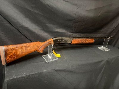 Remington 1100left hand, fixed skeet choke adjustable comb, factory green plastic case - Image 3 of 15