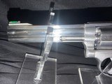 Smith and Wesson Model 617, 5.5 inch barrel, stainless steel, LIKE NEW!! Non matching box.22 long rifle - Image 2 of 8