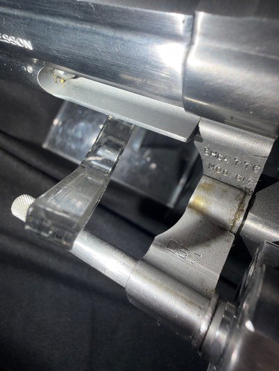 Smith and Wesson Model 617, 5.5 inch barrel, stainless steel, LIKE NEW!! Non matching box.22 long rifle - Image 5 of 8