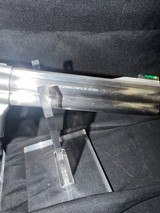 Smith and Wesson Model 617, 5.5 inch barrel, stainless steel, LIKE NEW!! Non matching box.22 long rifle - Image 6 of 8