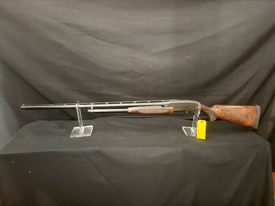 Winchester Model 12, Pre 64, 30 inch full, marked Trap on the magazine, 2 pin, nice wood great conditon - Image 1 of 12