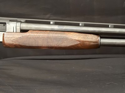 Winchester Model 12, Pre 64, 30 inch full, marked Trap on the magazine, 2 pin, nice wood great conditon - Image 11 of 12