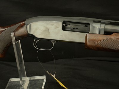 Winchester Model 12, Pre 64, 30 inch full, marked Trap on the magazine, 2 pin, nice wood great conditon - Image 10 of 12