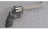Smith & Wesson 617-6, .22 LR - 1 of 3