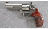 Smith & Wesson 686-6, .357 MAG - 2 of 3