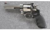 Smith & Wesson 629-5, .44 MAG - 2 of 3