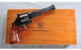 Smith & Wesson 29-10 Engraved, .44 REM MAG - 1 of 4