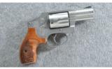 Smith & Wesson 640-1 Engraved, .357 MAG - 1 of 5