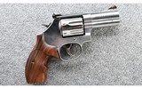 Smith & Wesson ~ 686-6 ~ .357 Mag - 1 of 4