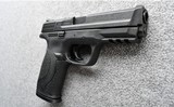 Smith & Wesson ~ M&P 40 - 2 of 3