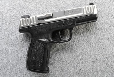 Smith & Wesson ~ SD40 2.0 ~ .40 S&W