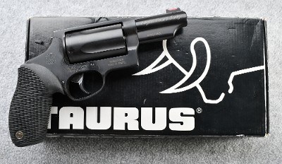 Taurus ~ Night Court Judge ~ .45 LC/ .410 Bore - Image 1 of 2