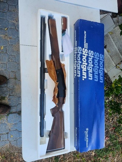 Smith & Wesson Model 1000 Auto 12 gauge 28