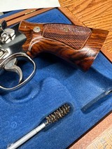 Smith & Wesson factory Nickel 27-2 pinned barrel complete with box and cleaning kit. Sought after 4 in barrel 357 magnum - 9 of 14