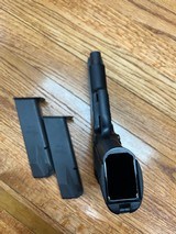 West German Sig Arms P226 9mm Herndon VA pistol with 2 Sig Sauer mags JK date code 1989 Triple serial number - 6 of 11