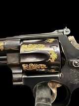 MAGNIFICENT #001 LEW HORTON SMITH & WESSON 29 Gold Inlaid & Engraved 44 MAG
NUMBER 001 of 100 NEW OLD STOCK IN CASE - 10 of 19