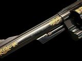 MAGNIFICENT #001 LEW HORTON SMITH & WESSON 29 Gold Inlaid & Engraved 44 MAG
NUMBER 001 of 100 NEW OLD STOCK IN CASE - 8 of 19