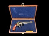 MAGNIFICENT #001 LEW HORTON SMITH & WESSON 29 Gold Inlaid & Engraved 44 MAG
NUMBER 001 of 100 NEW OLD STOCK IN CASE - 3 of 19