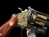 MAGNIFICENT #001 LEW HORTON SMITH & WESSON 29 Gold Inlaid & Engraved 44 MAG
NUMBER 001 of 100 NEW OLD STOCK IN CASE - 16 of 19